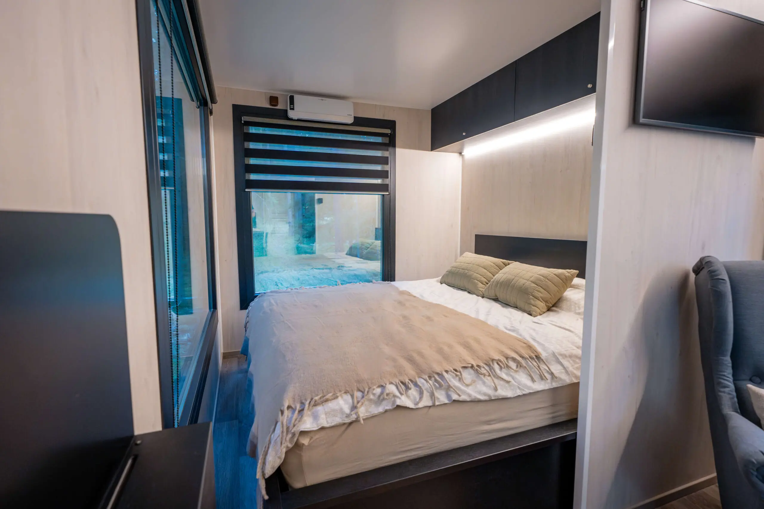 Alro-S169-7M-SUV-325653.webp Alro-S169-7M-SUV-325653.webp