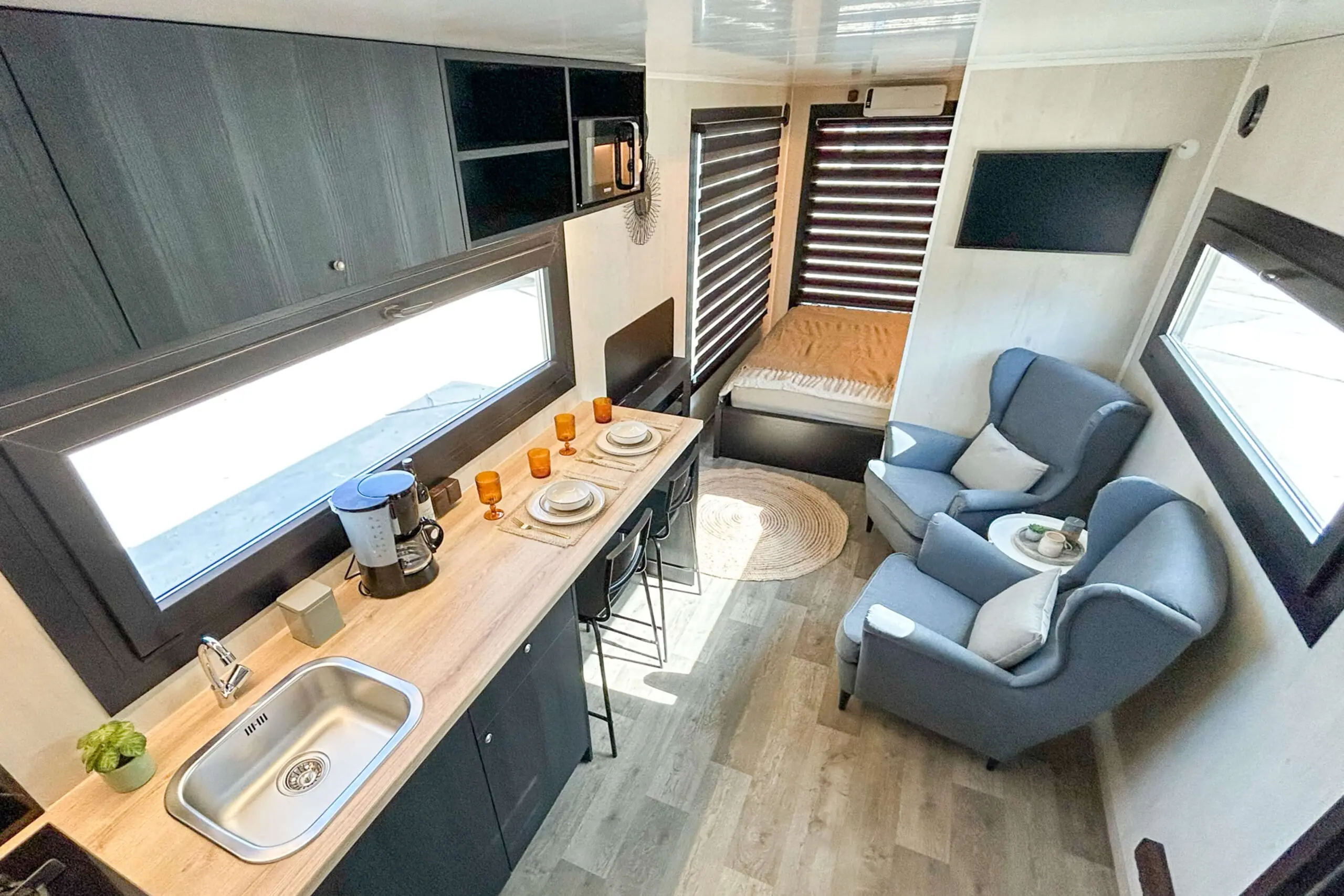 Alro-S169-7M-SUV-KPA2555.webp Alro-S169-7M-SUV-KPA2555.webp