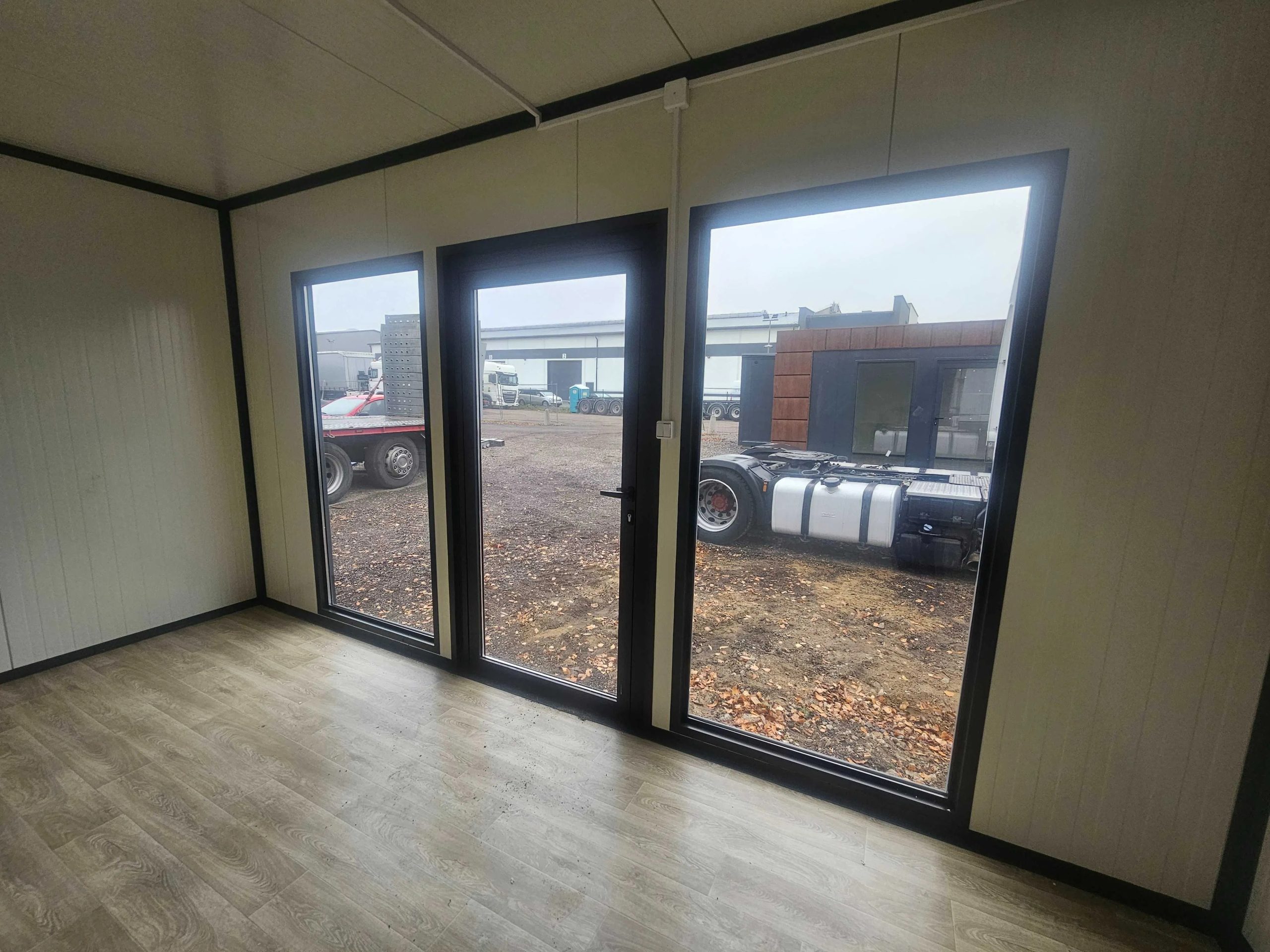 EARL-Bureau-de-Jardin-15-m2-5-scaled-1.jpeg EARL-Bureau-de-Jardin-15-m2-5-scaled-1.jpeg