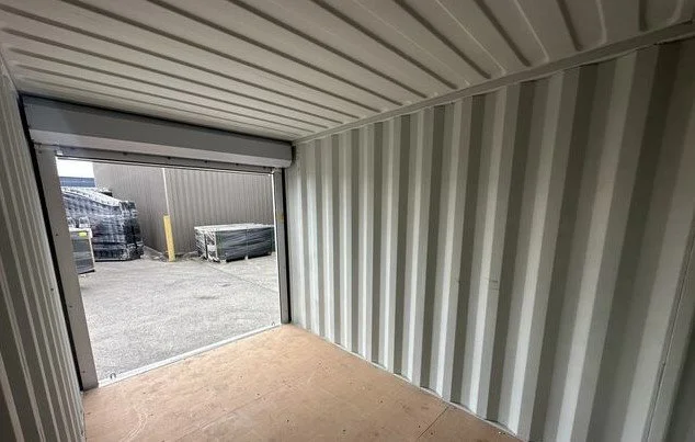 EARL-Interieur-container-12-pieds.webp EARL-Interieur-container-12-pieds.webp