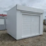 EARL-Vue-exterieure-du-conteneur-commercial-300×350-avec-volets-roulants.webp